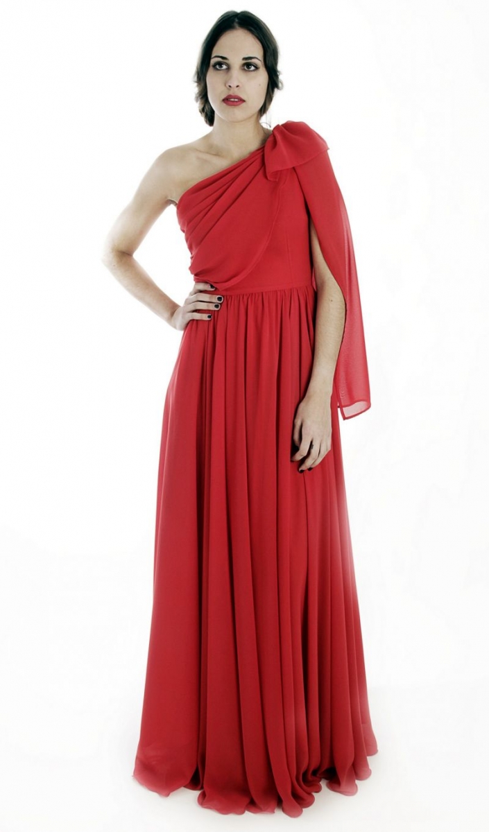 vestido largo de fiesta rojo asimetrico para boda de arimoka